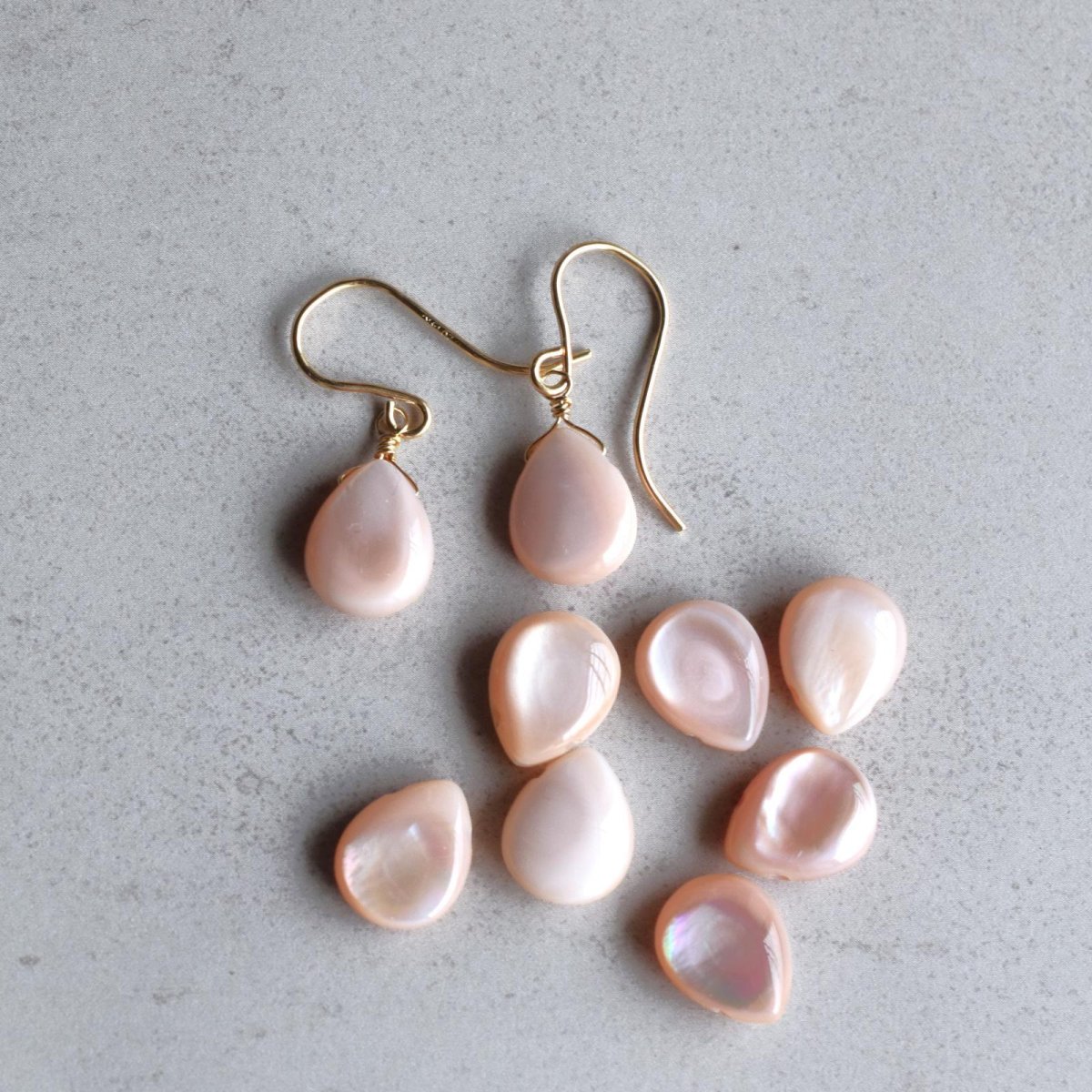 画像3: SALE30％OFF・人気再入荷！【限定数のみ】桜カラー　ピンクシェル　ペアシェイプ　サージカルステンレスフックピアス  (3)