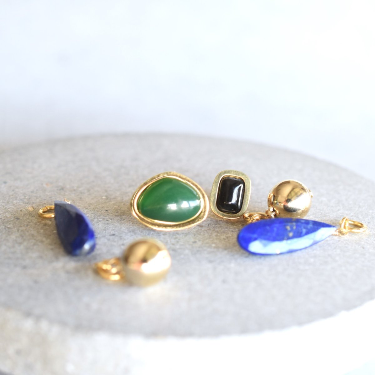 画像2:  秋の新作【金属アレルギー対応】3WAY アシンメトリー カボション & ストーンチャーム サージカルステンレス ピアス  (2)