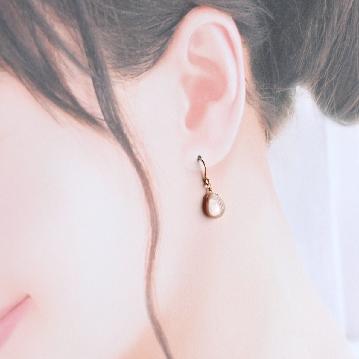 画像8: SALE30％OFF・人気再入荷！【限定数のみ】桜カラー　ピンクシェル　ペアシェイプ　サージカルステンレスフックピアス  (8)