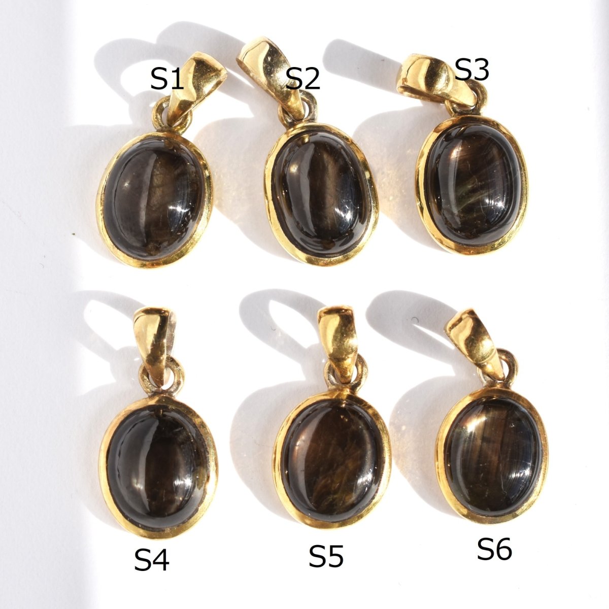 画像2: 訳ありSALE【S5のみ】超希少石！　ケニア産ゴールドシーンサファイア　カボション　約40cm　サージカルステンレスネックレス (2)