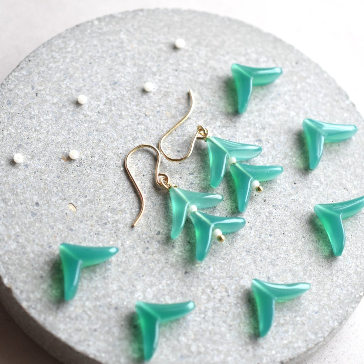 画像7:  冬の新作【限定14ペアのみ】クリスマスツリー　モミの木　グリーンオニキス　サージカルステンレスフックピアス  (7)