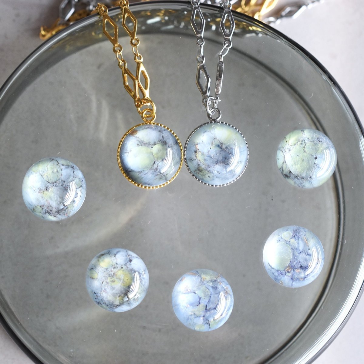 画像5: Creema特集掲載【残り13】2025年巳年！　ヘビ柄　ドラゴンズブレス　希少大粒　vintage　グレー　チェコガラス　ネックレス (5)