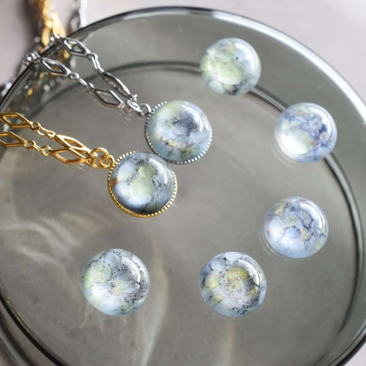 画像6: Creema特集掲載【残り13】2025年巳年！　ヘビ柄　ドラゴンズブレス　希少大粒　vintage　グレー　チェコガラス　ネックレス (6)