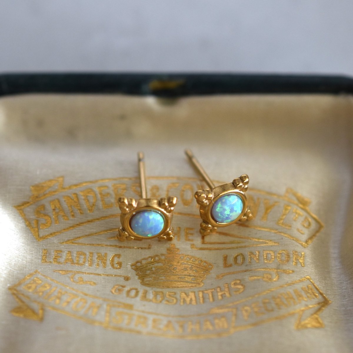 画像5: Creema特集掲載　揺らめく遊色　ブルーオパール　クラシックフレーム　小さな　サージカルステンレスピアス  (5)