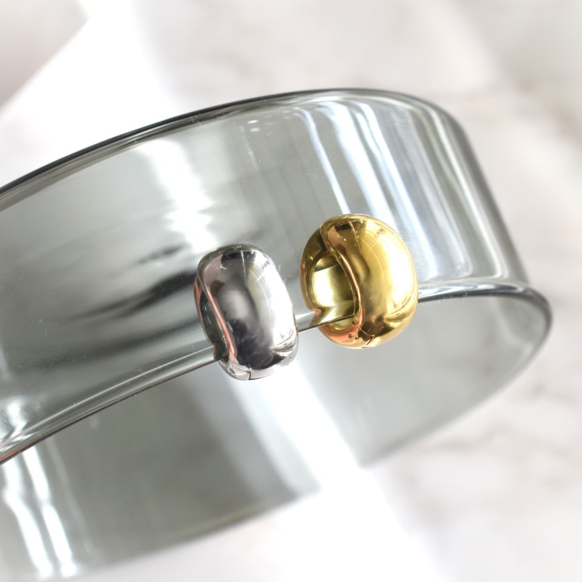 画像2:  新春の新作【片耳・サージカルステンレス製】存在感あり♪ ぽってりラウンド　バネ式イヤーカフ（イヤリング）  (2)