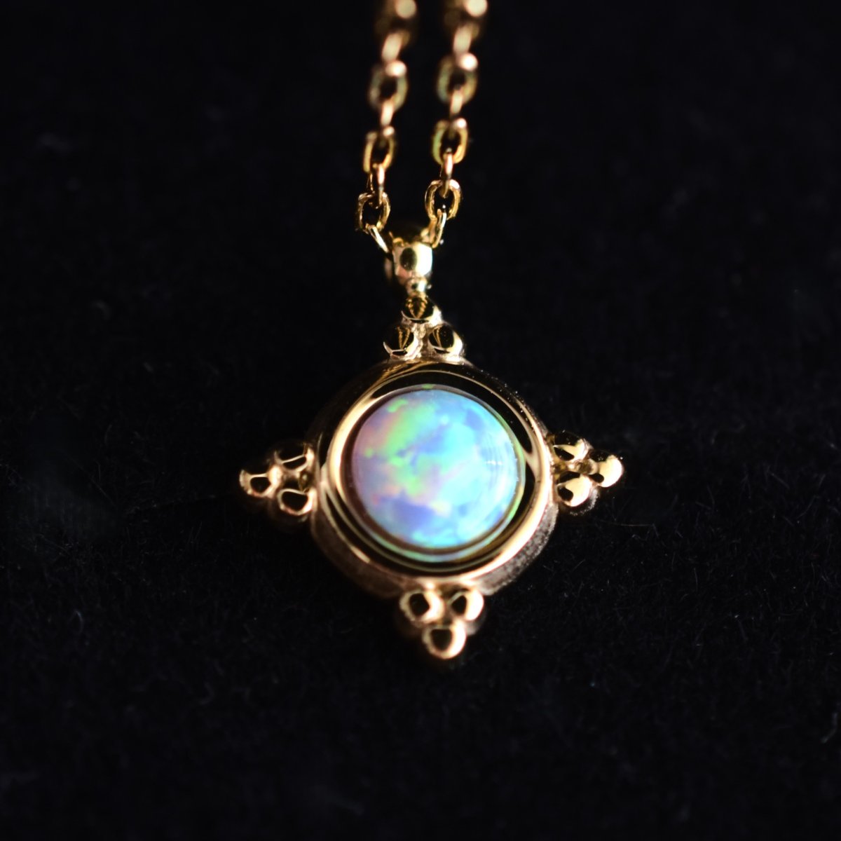 画像3: 【11月下旬発送予定】　揺らめく遊色　ブルーオパール　クラシックフレーム　小さな　サージカルステンレスネックレス  (3)