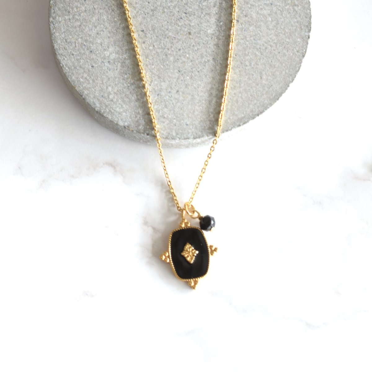 画像9: シルバー追加！【再入荷】人気！　 お守り　モリオン　付き　エンブレムブラックチャーム　　サージカルステンレスネックレス40cm  (9)