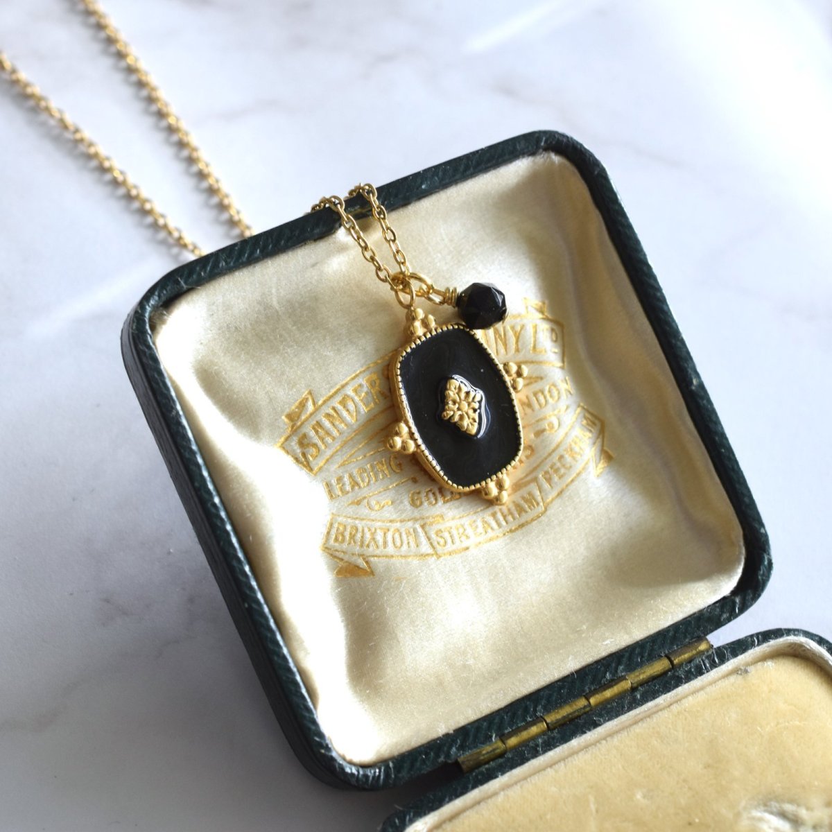 画像10: シルバー追加！【再入荷】人気！　 お守り　モリオン　付き　エンブレムブラックチャーム　　サージカルステンレスネックレス40cm  (10)