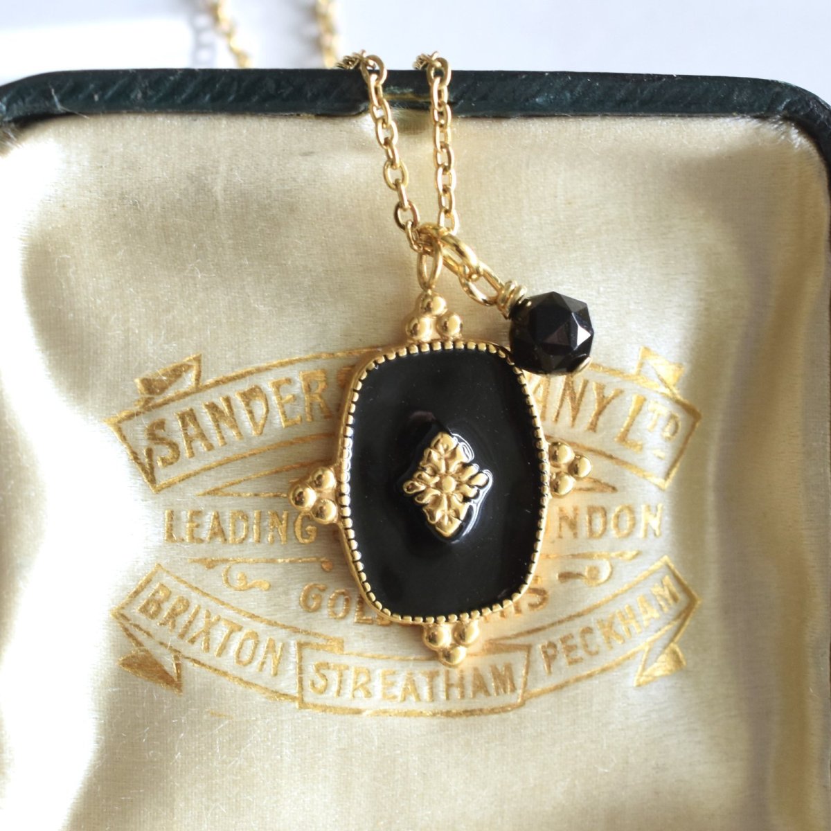 画像6: シルバー追加！【再入荷】人気！　 お守り　モリオン　付き　エンブレムブラックチャーム　　サージカルステンレスネックレス40cm  (6)