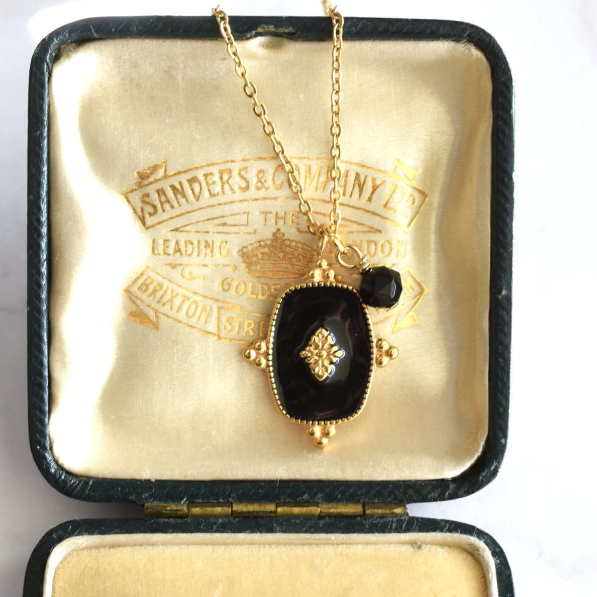 画像7: シルバー追加！【再入荷】人気！　 お守り　モリオン　付き　エンブレムブラックチャーム　　サージカルステンレスネックレス40cm  (7)