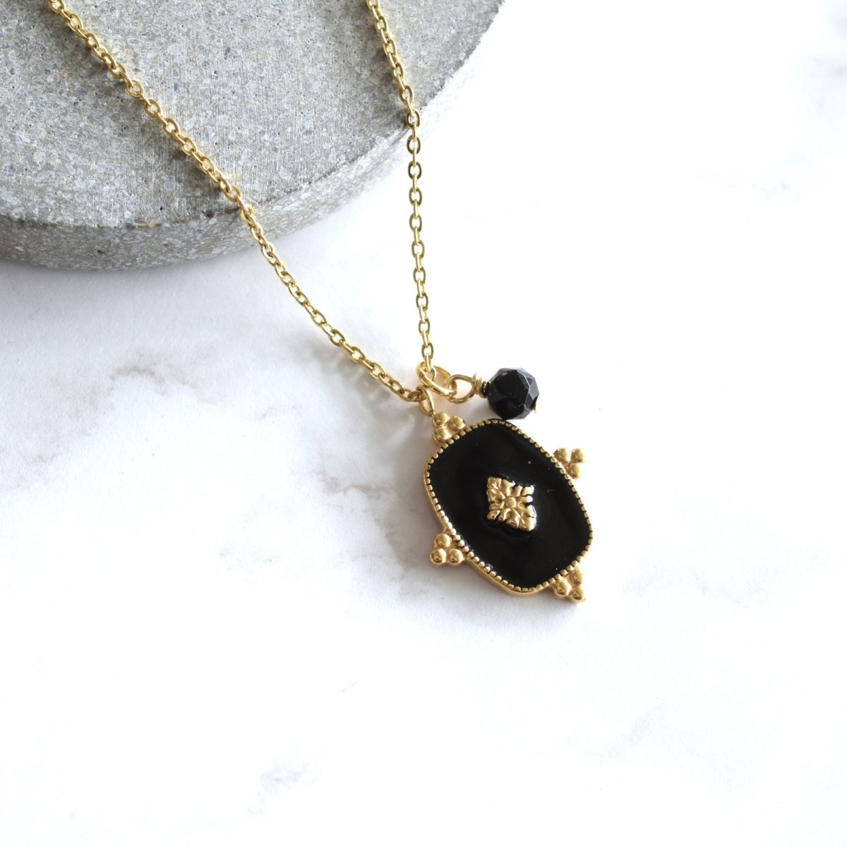 画像5: シルバー追加！【再入荷】人気！　 お守り　モリオン　付き　エンブレムブラックチャーム　　サージカルステンレスネックレス40cm  (5)