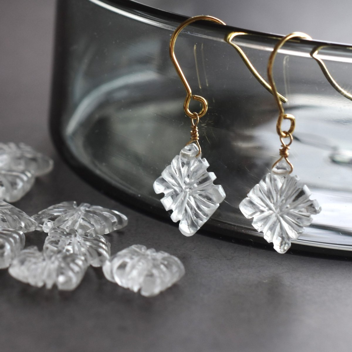 画像5: 春の新作【限定数】透明感が美しい　クリスタル　ローゼンジカット　サージカルステンレスピアス  (5)