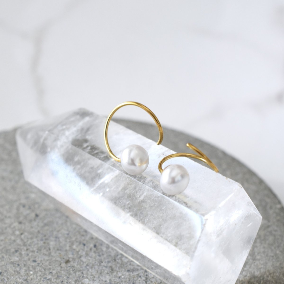 画像5: 春の新作【金属アレルギー対応！・パール】重ね付け風　カールフープピアス　サージカルステンレス  (5)