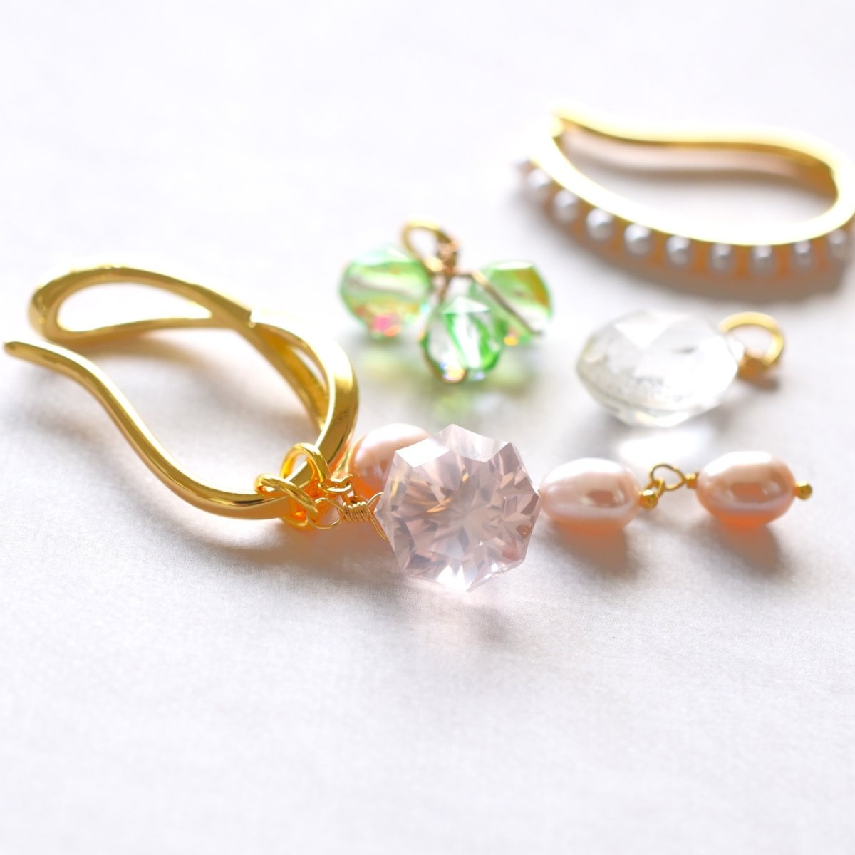 画像1: 春の新作【金具選べる・片耳】桜の季節におすすめ　4種　天然石チャーム　セット　イヤーカフ  (1)