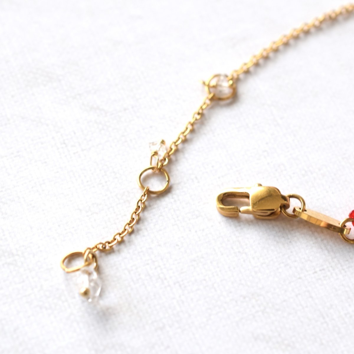 画像7:  春の新作【限定数のみ】運命の赤い糸　一粒ジルコニア　NYハーキマーダイヤモンド付き　サージカルステンレスブレスレット  (7)