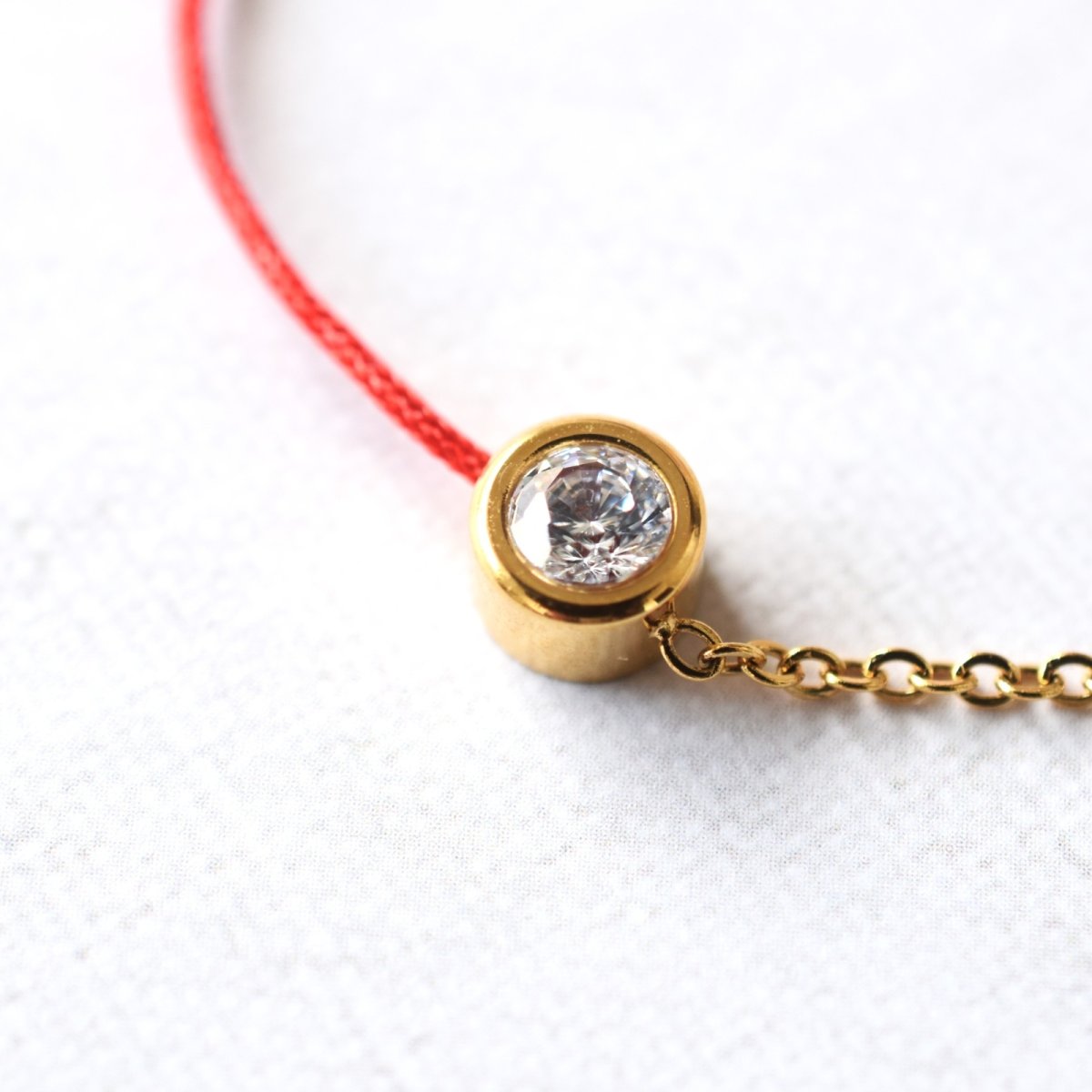 画像2:  春の新作【限定数のみ】運命の赤い糸　一粒ジルコニア　NYハーキマーダイヤモンド付き　サージカルステンレスブレスレット  (2)