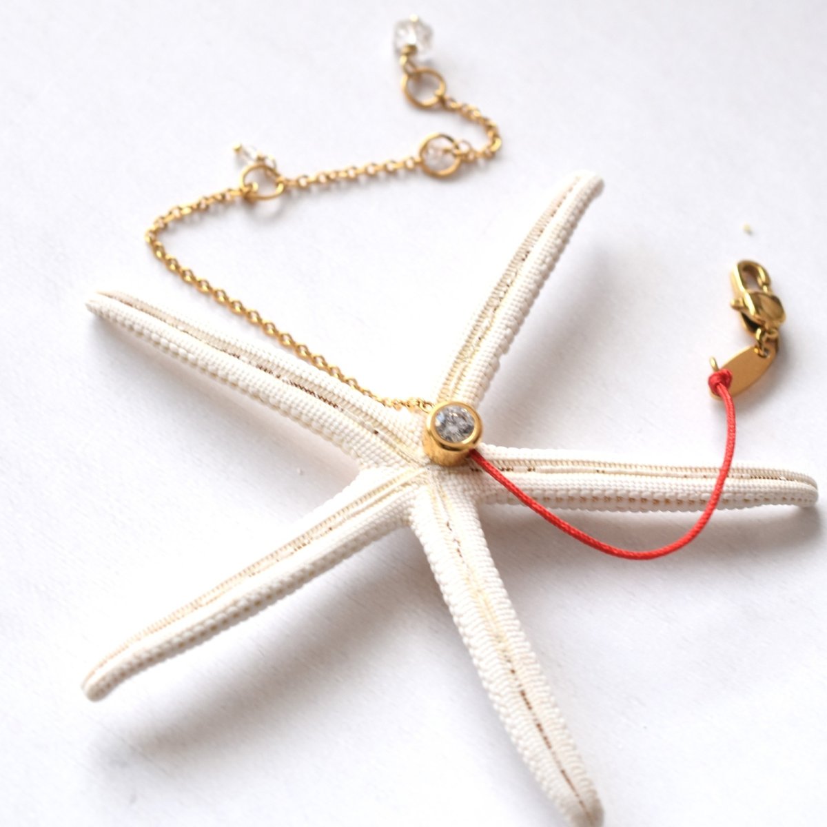 画像5:  春の新作【限定数のみ】運命の赤い糸　一粒ジルコニア　NYハーキマーダイヤモンド付き　サージカルステンレスブレスレット  (5)