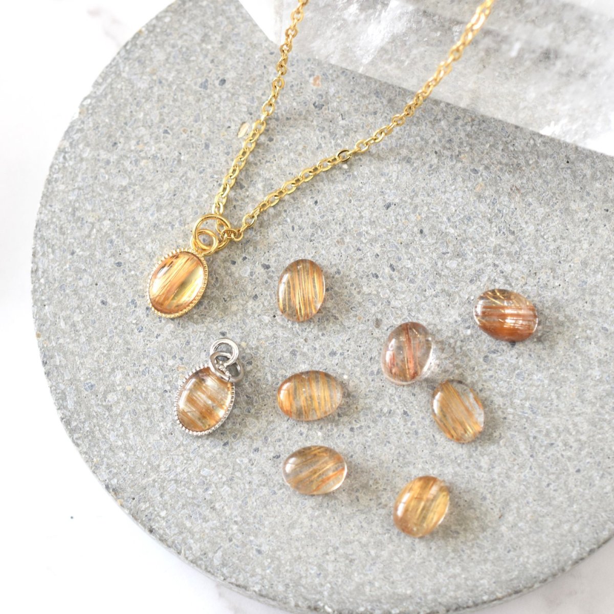 画像4: 春の新作【限定数のみ】ゴールドルチルクォーツ　ミニカボション　サージカルステンレスネックレス　40cm　  (4)