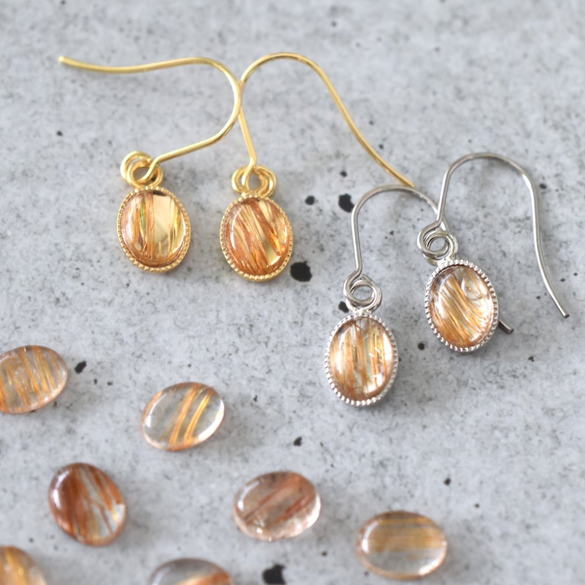 画像11: 春の新作【イヤリング変更可】ゴールドルチルクォーツ ミニカボション サージカルステンレスフックピアス  (11)