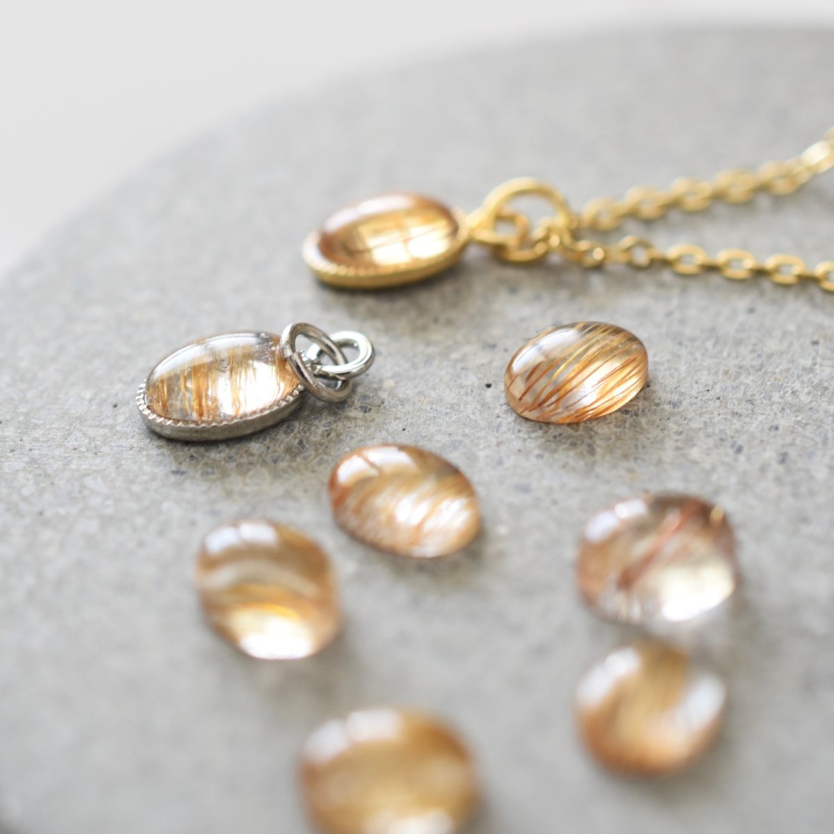 画像7: 春の新作【限定数のみ】ゴールドルチルクォーツ　ミニカボション　サージカルステンレスネックレス　40cm　  (7)