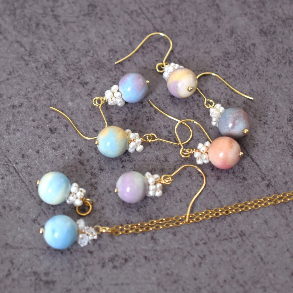 画像25: 夏の新作【各限定数のみ】希少石！　マカロンカラー　アラシャンアゲート　サージカルステンレスフックピアス  (25)