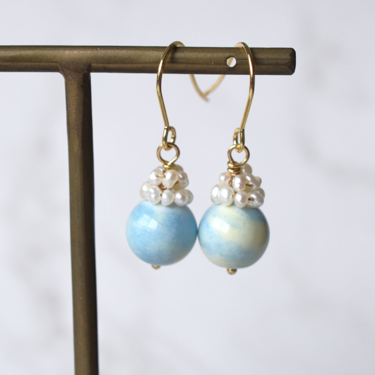 画像8: 夏の新作【限定数のみ】希少石！　ブルー×レモンイエロー　アラシャンアゲート　サージカルステンレスフックピアス  (8)