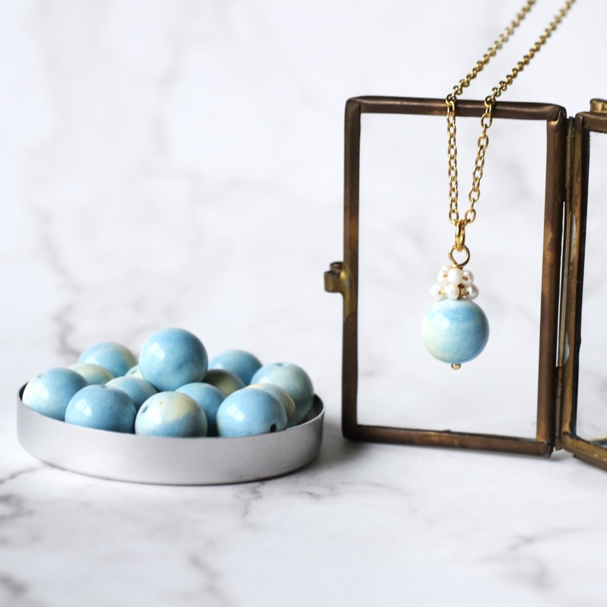 画像2: 夏の新作【限定数のみ】希少石！　ブルー×レモンイエロー　アラシャンアゲート　サージカルステンレス40cmネックレス (2)