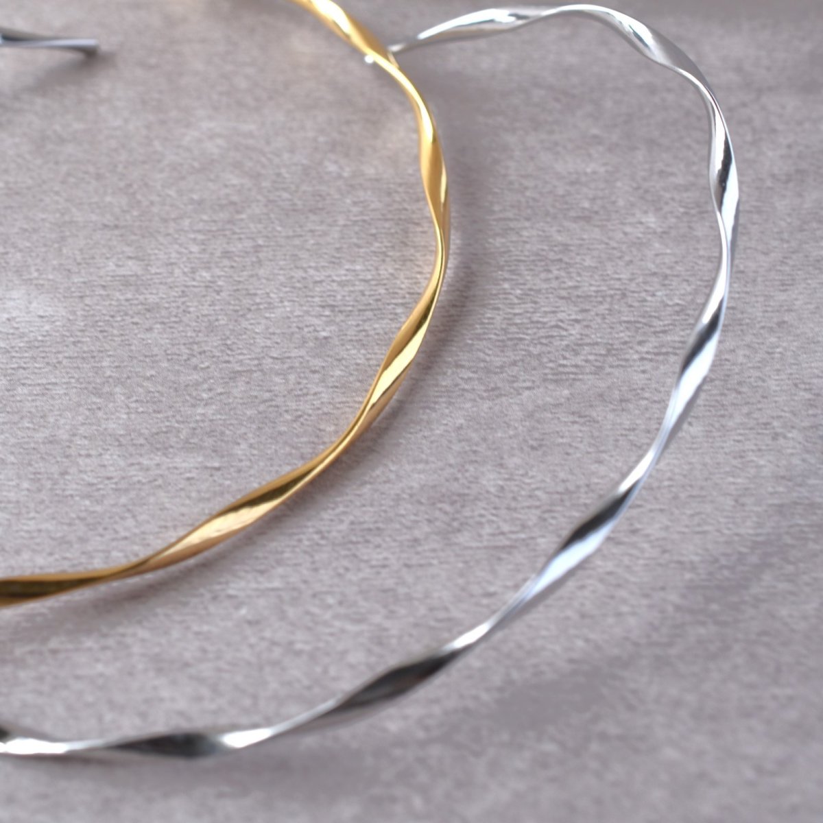 画像4: 夏の新作【汗のかく季節に！選べる】サージカルステンレス製　ツイスト　ネックバングル  (4)