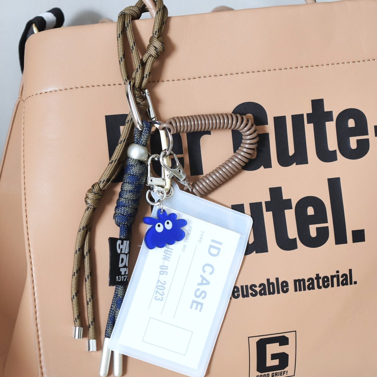 画像2: グリーンのみ【不思議な生き物】男女兼用！　クラシック　アクリルコード　カラビナ　バッグチャーム・カードホルダー  (2)