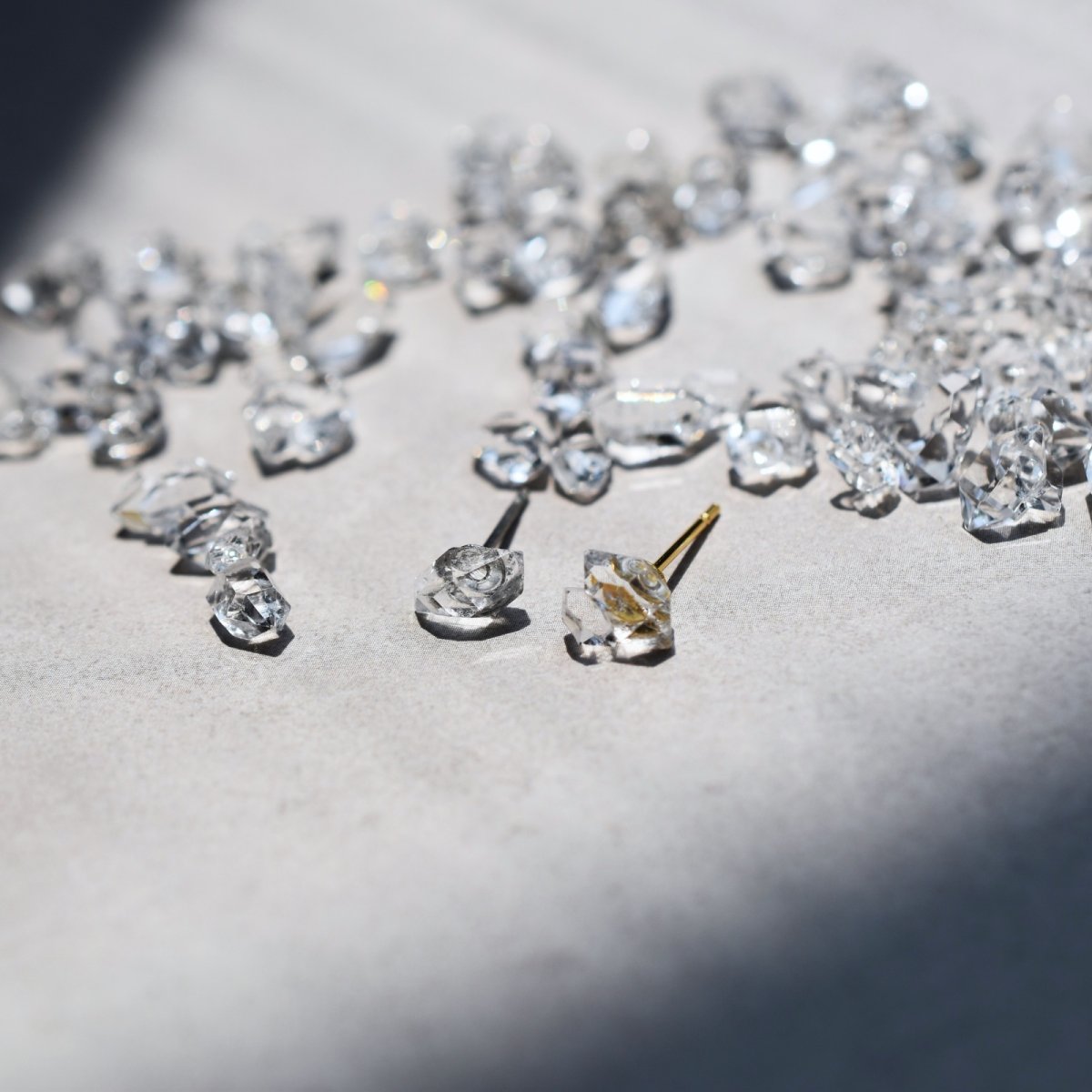 画像13: 夏の新作【片耳・両耳選べる】煌めく一粒　NYハーキマーダイヤモンドクォーツ　サージカルステンレス　スタッドピアス  (13)