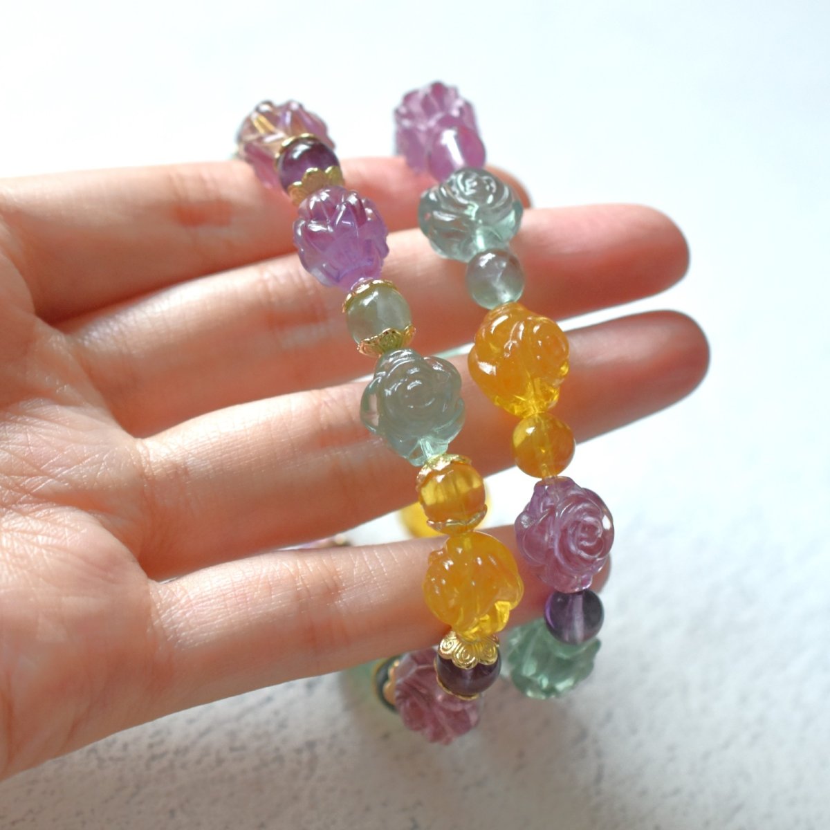 画像10: 夏の新作【残り6】薔薇の季節に キャンディーカラー♪ フローライト ローズ お守り ブレスレット   (10)