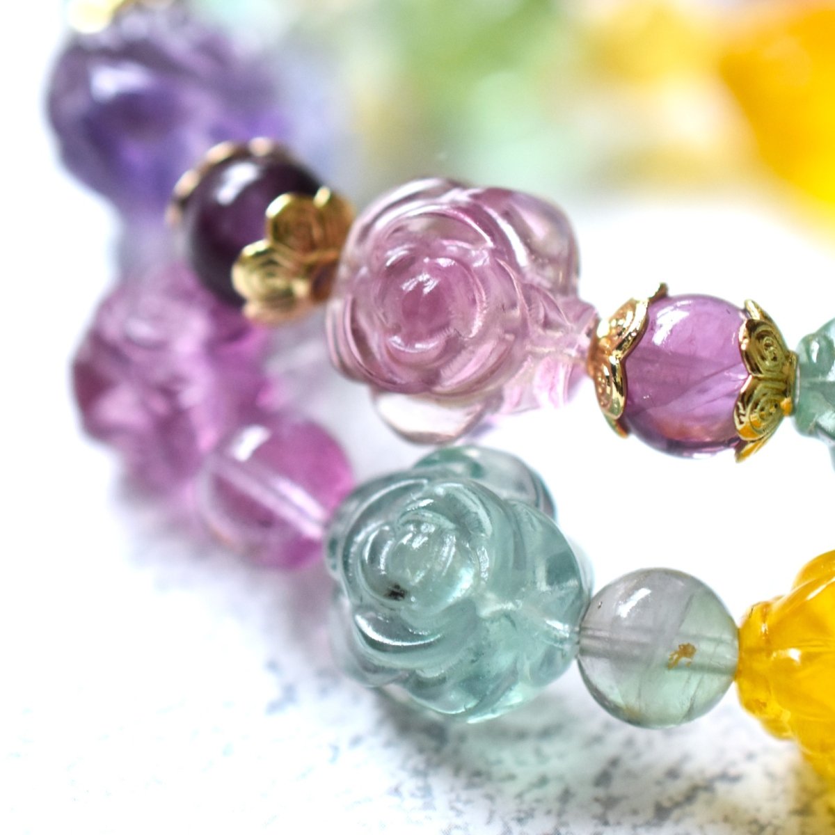 画像9: 夏の新作【残り6】薔薇の季節に キャンディーカラー♪ フローライト ローズ お守り ブレスレット   (9)