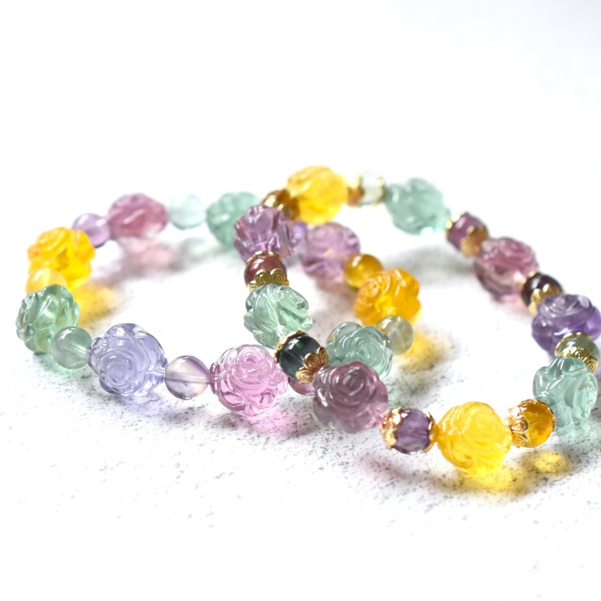 画像2: 夏の新作【残り6】薔薇の季節に キャンディーカラー♪ フローライト ローズ お守り ブレスレット   (2)