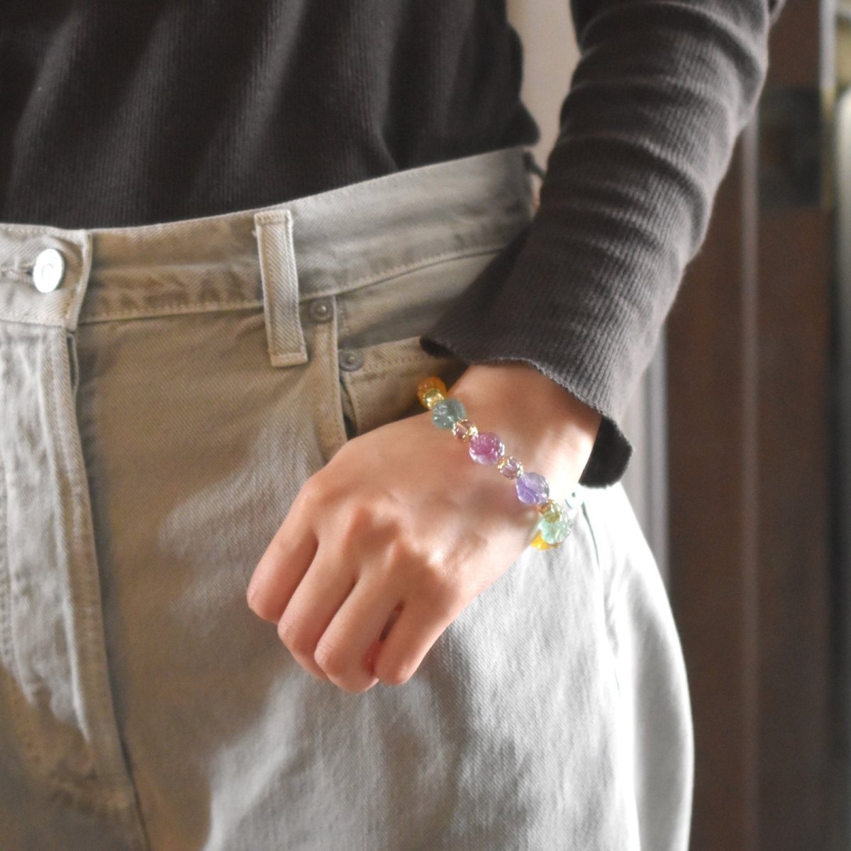 画像14: 夏の新作【残り6】薔薇の季節に キャンディーカラー♪ フローライト ローズ お守り ブレスレット   (14)