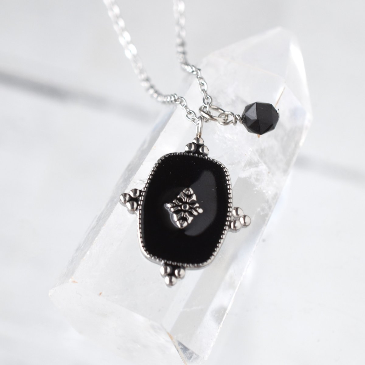 画像3: シルバー追加！【再入荷】人気！　 お守り　モリオン　付き　エンブレムブラックチャーム　　サージカルステンレスネックレス40cm  (3)