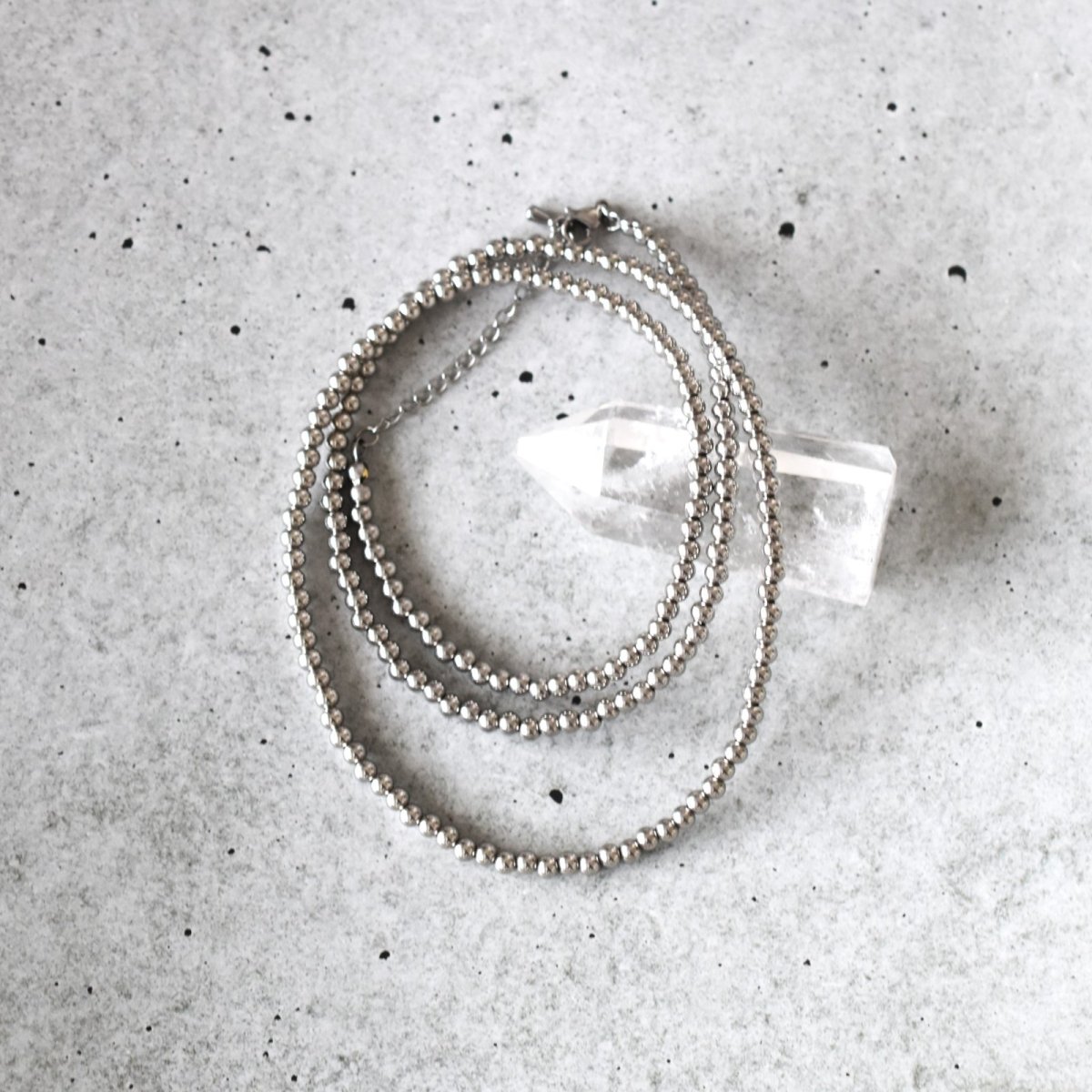 画像2: 夏の新作【汗のかく季節に！長さ選べる】サージカルステンレス製　丸玉　ネックレス　シルバー  (2)