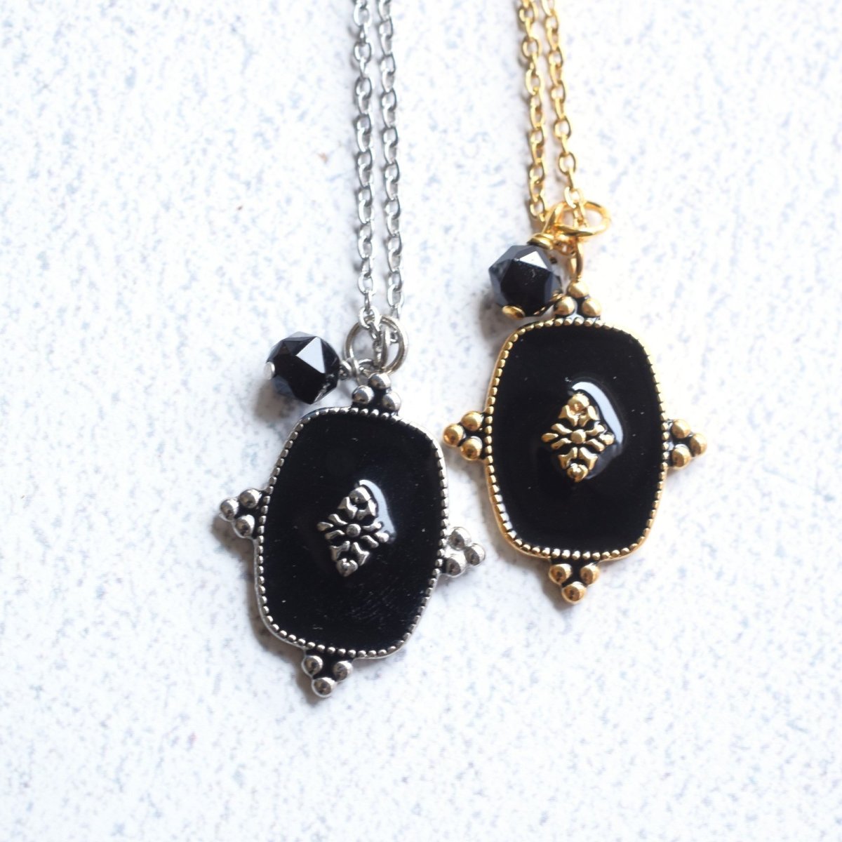 画像12: シルバー追加！【再入荷】人気！　 お守り　モリオン　付き　エンブレムブラックチャーム　　サージカルステンレスネックレス40cm  (12)