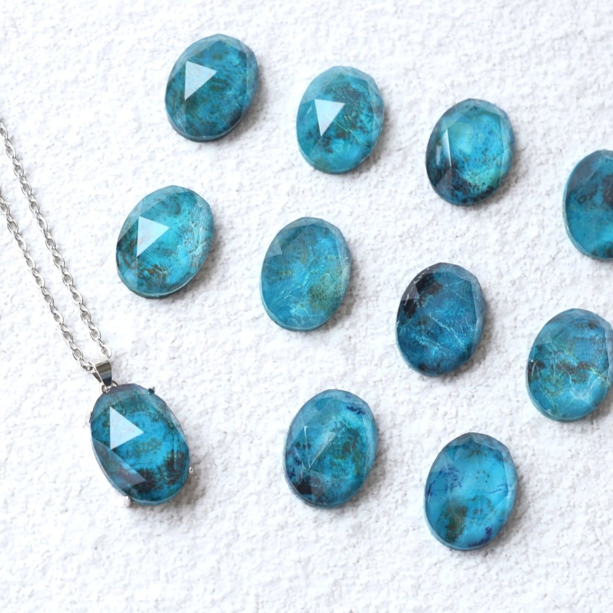 画像3: Creema特集掲載【ハワイブルー】超大粒　南の島　クリソコラ　クリスタル　カボション　ネックレス（サージカルステンレス）50cm  (3)