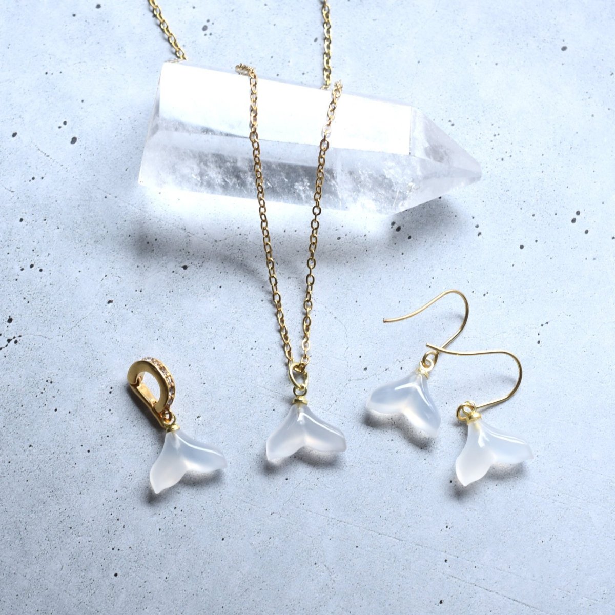 画像8: 夏の新作【ハワイの白鯨】ホエールテール　ホワイトカルセドニー　サージカルステンレス40cm/ペンダントトップ  (8)