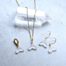 画像8: 夏の新作【ハワイの白鯨】ホエールテール　ホワイトカルセドニー　サージカルステンレス40cm/ペンダントトップ  (8)