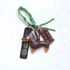 画像3: 夏の新作【限定】ダックスフント　チョコレート　グリーン　ハンドストラップ・スマホホルダー・バッグチャーム  (3)