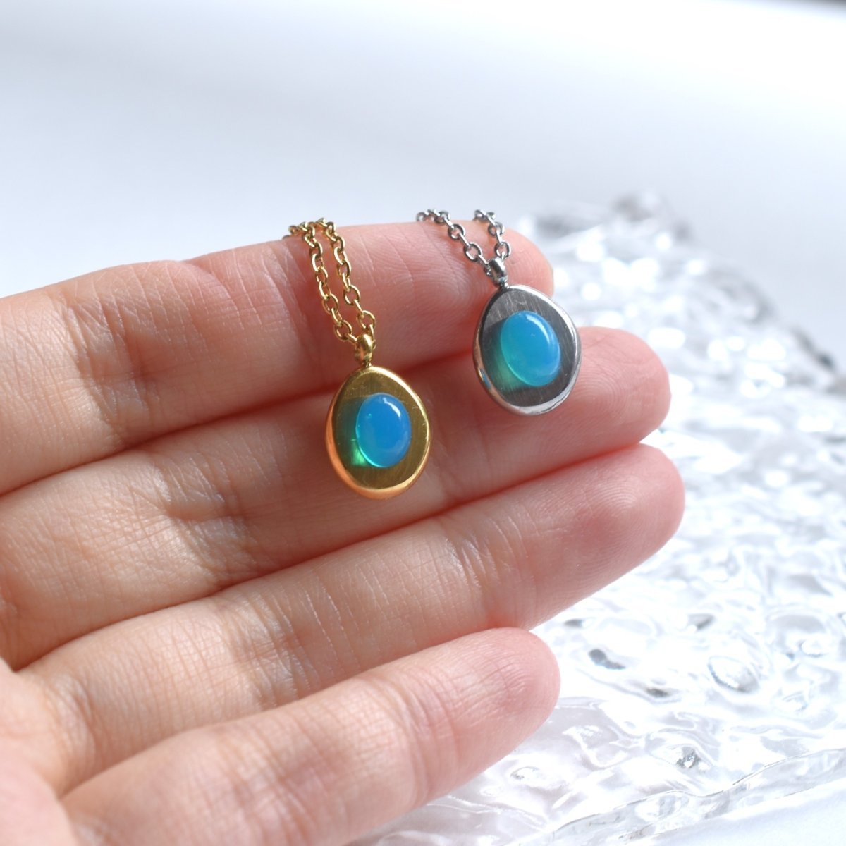 画像9: 夏の新作【限定数】希少！　アクアブルー　エチオピア産　ウェロオパール　カボション　サージカルステンレスネックレス (9)