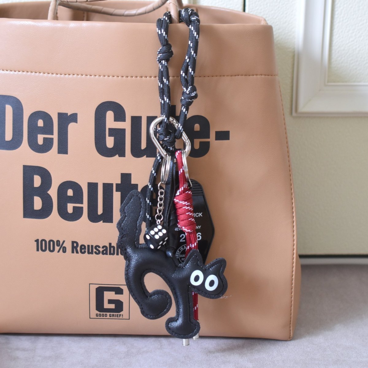 画像13: 夏の新作【限定数・選べる】にゃ！　おどろきネコ　ブラック系　ハンドストラップ・バッグチャーム  (13)