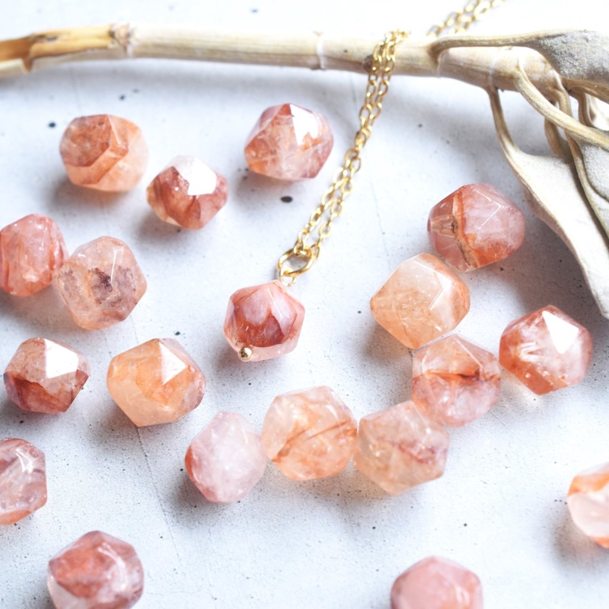 画像4: 新作【限定数】ヒマラヤ山脈パールヴァティー産 　マニカラン　水晶　サージカルステンレスネックレス (4)