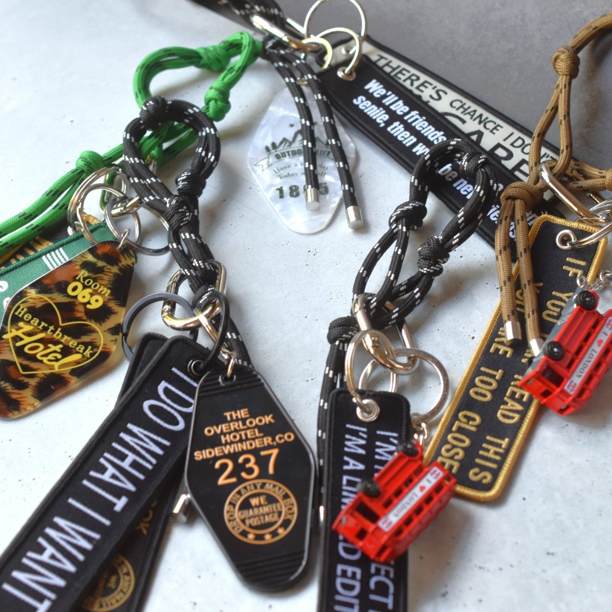 画像26: 人気柄追加！【限定・選べる】男女兼用！クラシックカラー　コード×アクリル　カラビナ　バッグチャーム  (26)