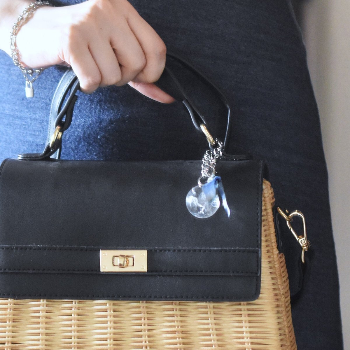 画像25: 新作【限定数・選べる】虹入り　水晶　スモーキークォーツ　アイリスクォーツ　手染めシルクリボン　バッグチャーム  (25)