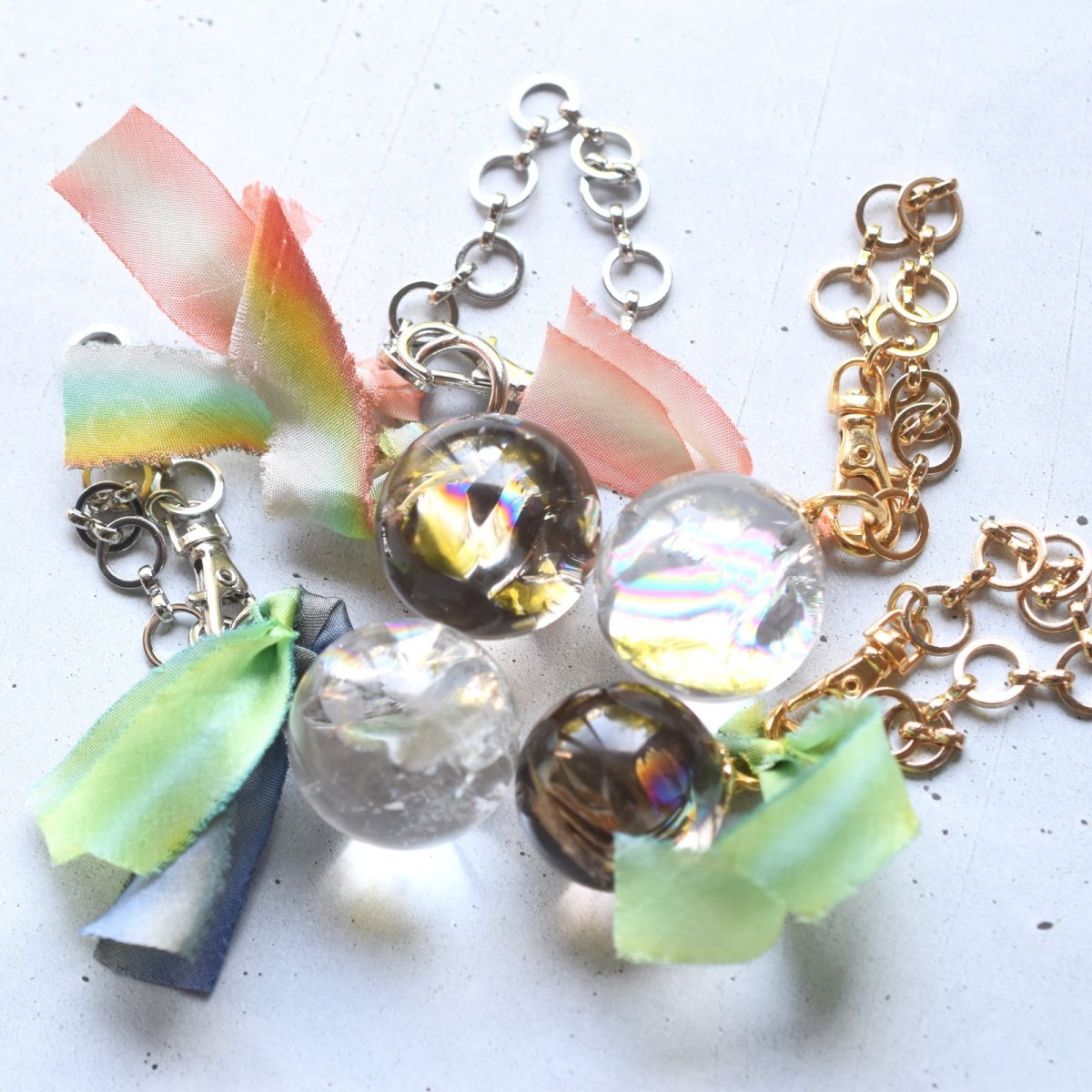 画像14: 新作【限定数・選べる】虹入り　水晶　スモーキークォーツ　アイリスクォーツ　手染めシルクリボン　バッグチャーム  (14)