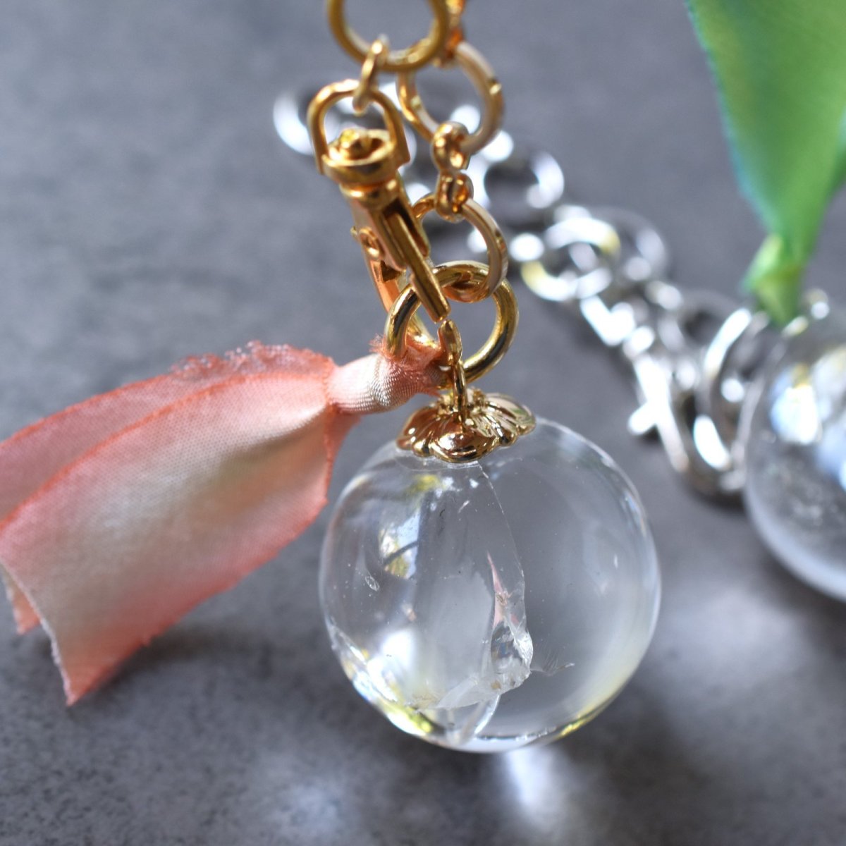 画像11: 新作【限定数・選べる】虹入り　水晶　スモーキークォーツ　アイリスクォーツ　手染めシルクリボン　バッグチャーム  (11)