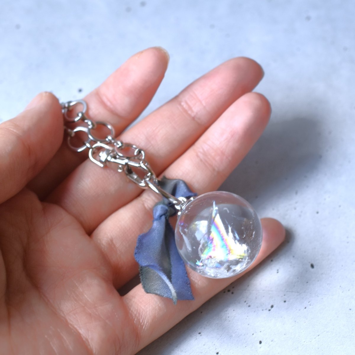 画像24: 新作【限定数・選べる】虹入り　水晶　スモーキークォーツ　アイリスクォーツ　手染めシルクリボン　バッグチャーム  (24)