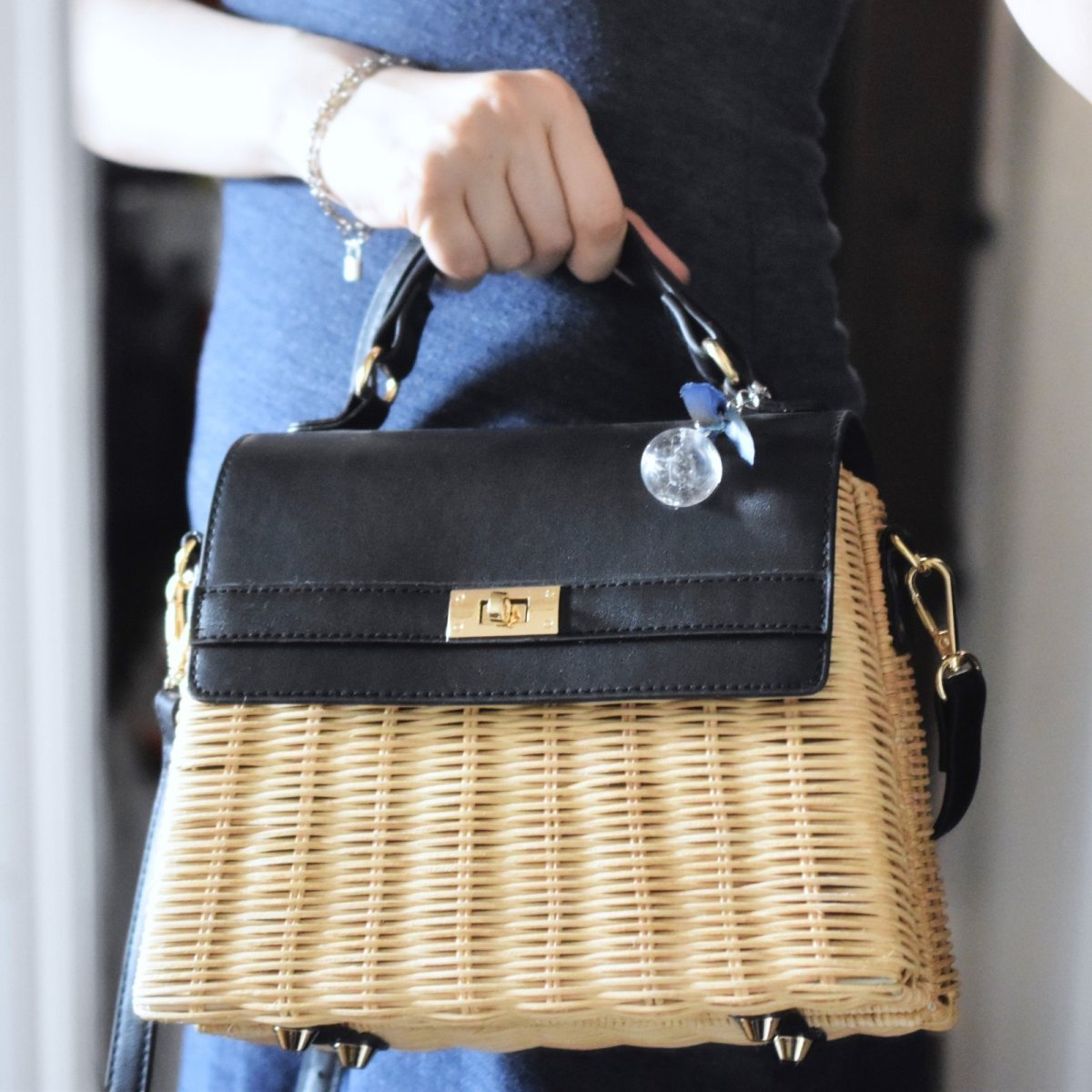 画像26: 新作【限定数・選べる】虹入り　水晶　スモーキークォーツ　アイリスクォーツ　手染めシルクリボン　バッグチャーム  (26)